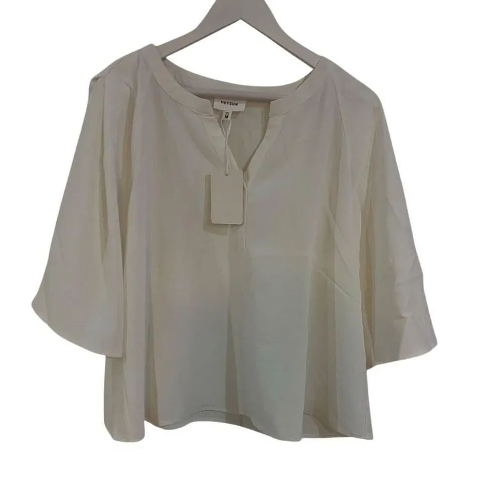 Heyson NWT cream flutter short sleeve vneck blouse medium career wear academia
